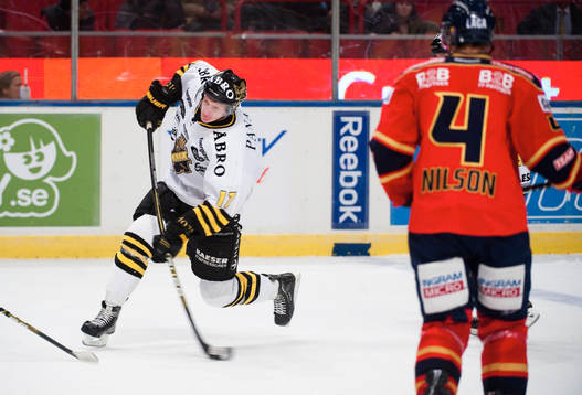 Fredrik Carlsson, AIK skjuter