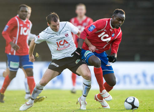 Oliver Karekezi, Öster, jagas av Per Broberg, Qviding