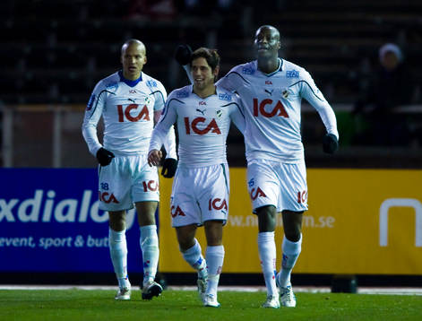 Marcus Olsson, Michael Görlitz, (0-1) och Joe Sise,
