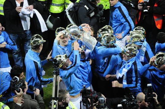 Daniel Andersson., Malmö lyfter Lennart Johanssons Pokal.