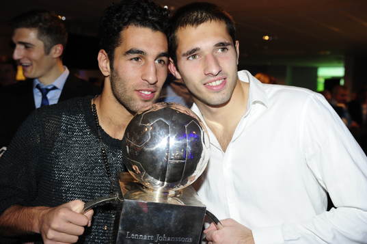Jimmy Durmaz med Lennart Johanssons pokal. Svenska Mästare