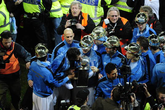 Daniel Andersson., Malmö lyfter Lennart Johanssons Pokal.