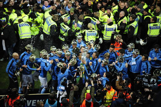 Daniel Andersson., Malmö lyfter Lennart Johanssons Pokal.