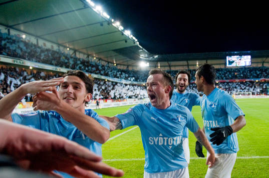 Agon Mehmeti, Malmö gjorde 2-0. Jubel