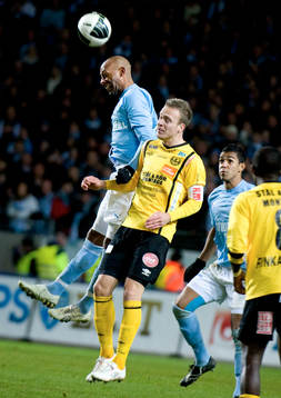 Jeffrey Aubynn, MFF och Marcus Ekenberg, Mjällby. Nick