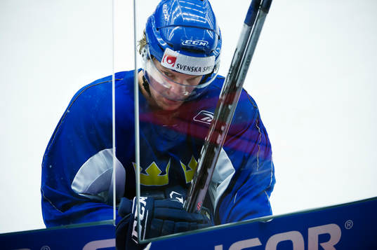 Andreas Jämtin lämnar träningen med smärta