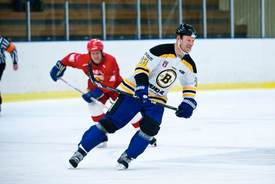 Ishockey, Sven Tumba Johansson hedras med en liten match