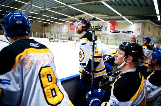 Ishockey,  Sven Tumba Johansson hedras med en liten match