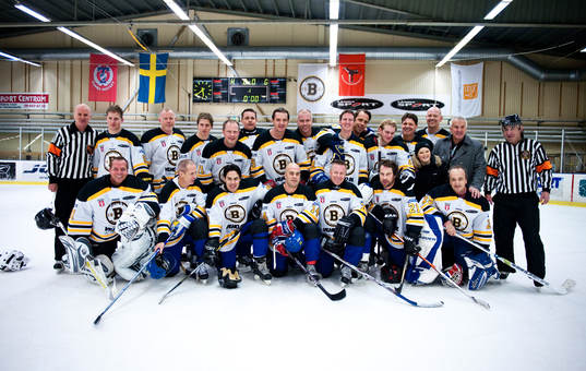 Ishockey, Sven Tumba Johansson hedras med en liten match