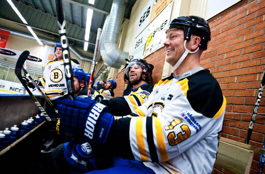 Ishockey, Sven Tumba Johansson hedras med en liten match
