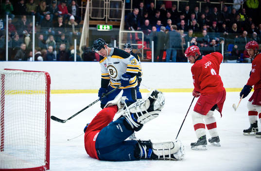 Ishockey,  Sven Tumba Johansson hedras med en liten match