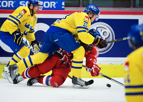 Jakob Silfverberg, Sverige, kör över Tomas Mojzis,