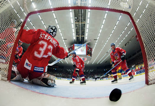 Ivan Rachunek och Kamil Kreps, Tjeckien, ser 3-2-pucken gå