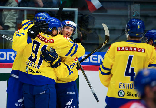 Andreas Jämtin och Martin Thörnberg kramar om
