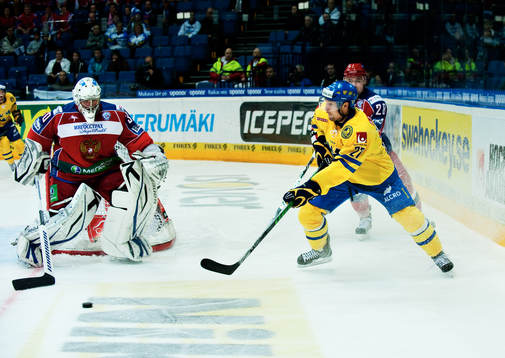 Mikhail Biryukov, målvakt, Ryssland, och Robert Nilsson,