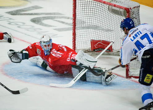 Janne Lahti, Finland, gör 4-0 bakom Marek Schwarz,