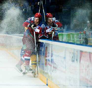 Alexander Svitov, Ryssland, tacklar Mattias Ekholm, Sverige