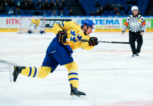 Joakim Lindström, Sverige, skjuter