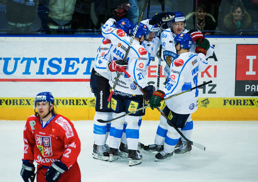 Lukas Kaspar, Tjeckien, depp, och finska spelare jubel