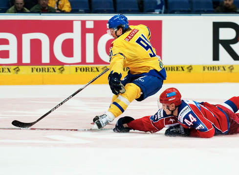Andreas Jämtin, Sverige, tar sig förbi Nikolai Belov,