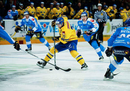 Robert Nilsson, Sverige, dribblar i anfallszon