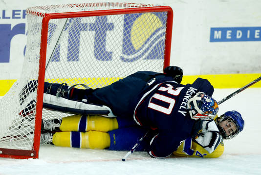 Mika Zibanejad, Sverige krockar med Matt McNeely, Målvakt
