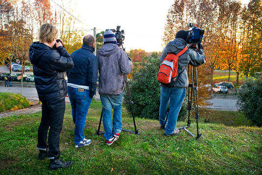 Media och supportrar fick följa träningen från en backe