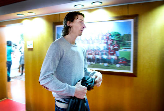 Zlatan Ibrahimovic inne på träningsanläggningen Milanello
