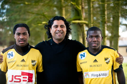 Nadim Mahmood, Fotbollsakademin, Sydafrika, med två