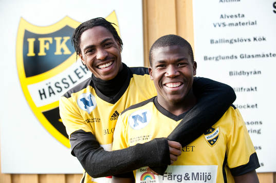 Två sydafrikaner som tränar med IFK, Ayanda Nkili och