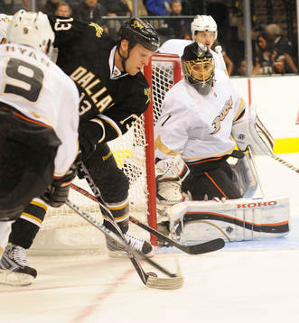 Krys Barch, Dallas och Jonas Hiller, målvakt, Anaheim