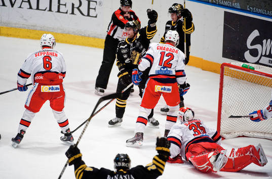 Christian Sandberg, AIK trycker in 4-1 och jublar. Jubel