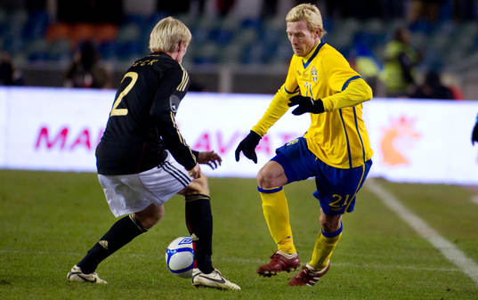 Christian Wilhelmsson, Sverige, slår en tunnel på Andreas