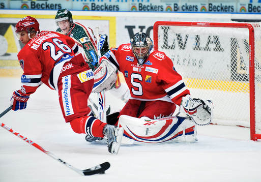 Mattias Carlsson och Riku Helenius, målvakt, Södertälje,