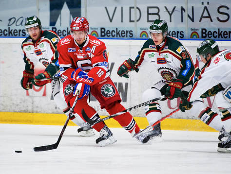 Linus Videll, Södertälje, tar sig igenom