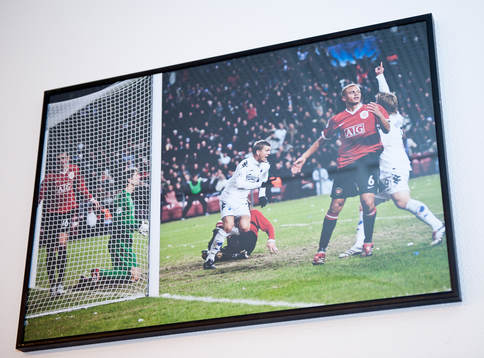 Marcus Allbäck gör mål mot Manchester United 2006