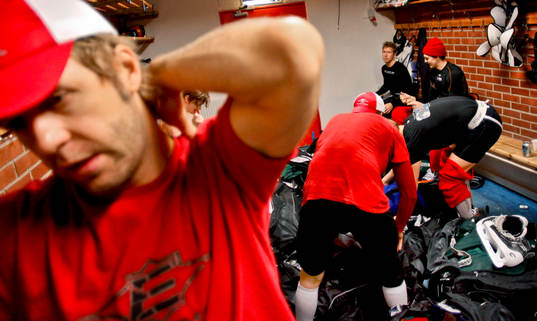 Deppiga miner bland Frölunda Indians spelare dagen