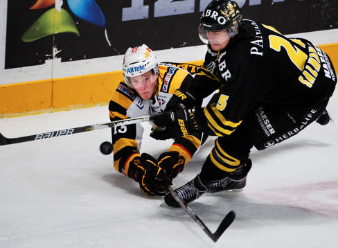 Mikko Lehtonen, Skellefteå, och Johannes Salmonsson, AIK,