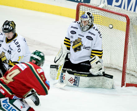 Niklas Andersson, Frölunda, gör 3-2 bakom Viktor Fast,