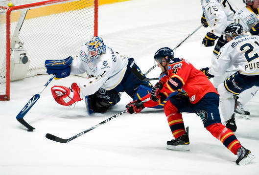 Daniel Larsson, målvakt, HV71 och Marcus Nilson,