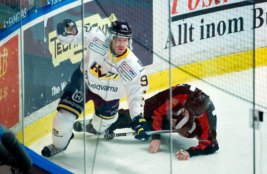 Teemu Laine, HV71 och Morgan Johansson, domare