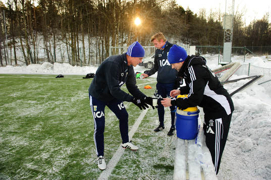 Ragnar Sigurdsson, Sebastien Eriksson får varm dryck av