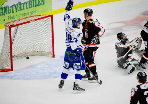 Robin Weigaher, Malmö och Markus Svensson, målvakt Malmö