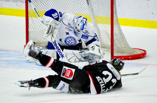 Patrik Nevalainen, Malmö och Patrick Galbraith, målvakt,