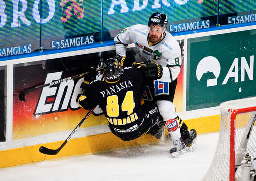 Sanny Lindström, Färjestad kör över Patric Blomdahl, AIK