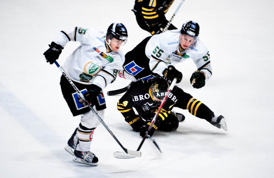 Fredrik Svensson, AIK åker ihop med Martin Sevc,