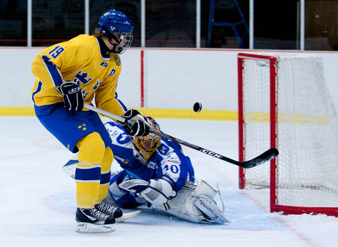 Jacob de la Rose, Sverige, Kevin Lankinen, målvakt Finland