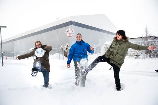Fritidsledarna som arrangerar cupen, fr.v. Madeleine