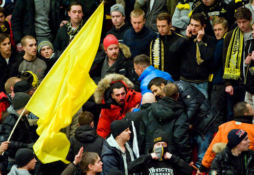 Läktarbråk på AIK läktaren. Läktare, bråk