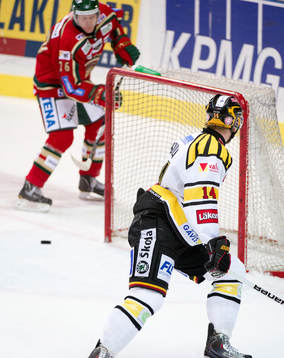 Jesper Mattsson, Frölunda, missar öppen kasse i